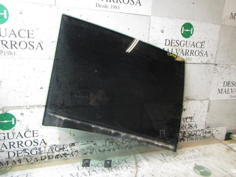 Recambio de cristal puerta trasero derecho para dacia sandero 1.5 dci diesel fap cat referencia OEM IAM 823015497R  