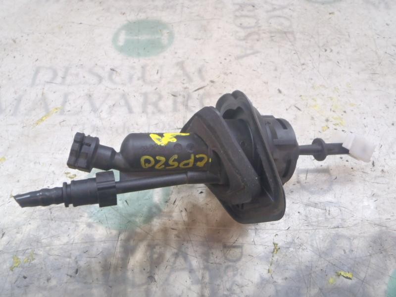 Recambio de bomba embrague para ford focus lim. (cb8) 2.0 tdci cat referencia OEM IAM 1863548  