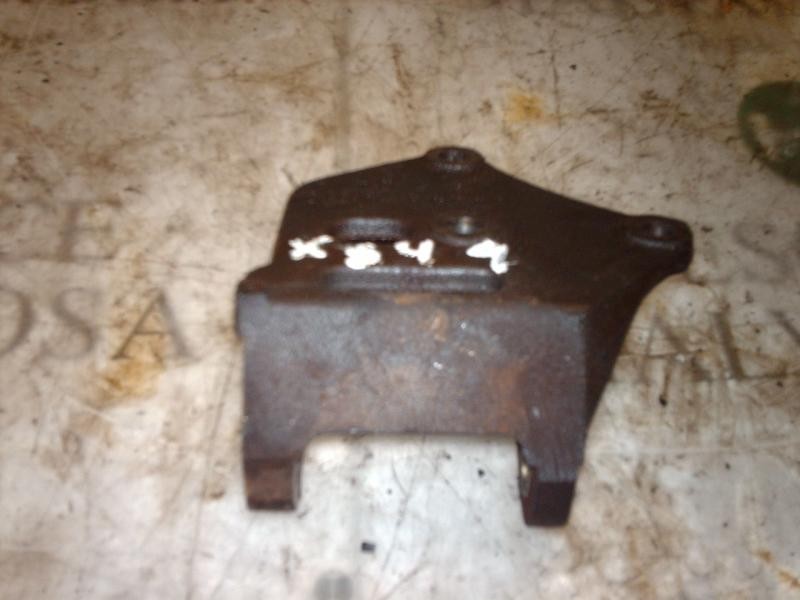 Recambio de soporte motor trasero para toyota supra 3.0 turbo referencia OEM IAM   