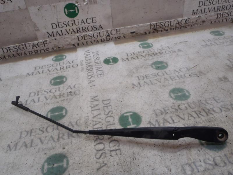 Recambio de brazo limpia delantero derecho para volvo v50 familiar 2.4 cat referencia OEM IAM 30698237  