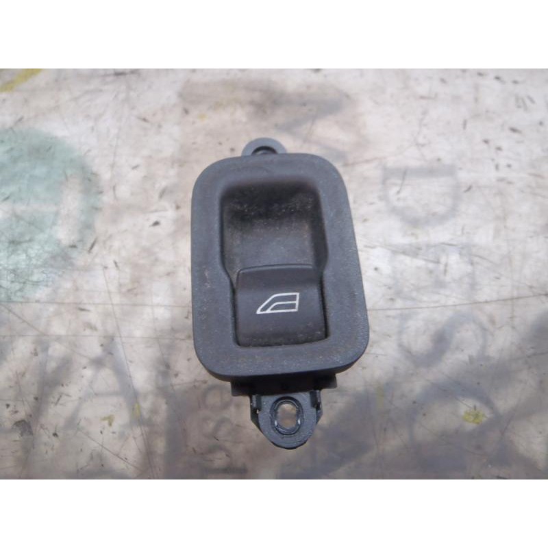 Recambio de mando elevalunas trasero derecho para volvo v50 familiar 2.4 cat referencia OEM IAM 30658449  