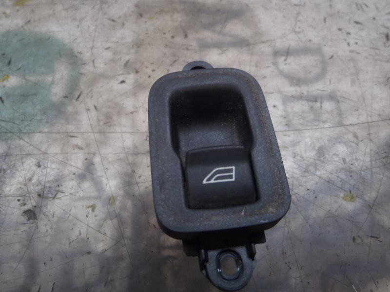 Recambio de mando elevalunas trasero izquierdo para volvo v50 familiar 2.4 cat referencia OEM IAM 30658449  