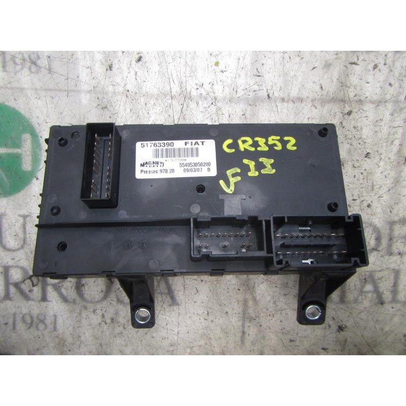 Recambio de caja reles / fusibles para fiat linea (110) dynamic referencia OEM IAM 51889217 51763390 