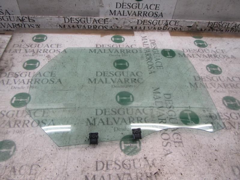 Recambio de cristal puerta trasero derecho para peugeot 308 sw 1.6 hdi referencia OEM IAM 9801011180  