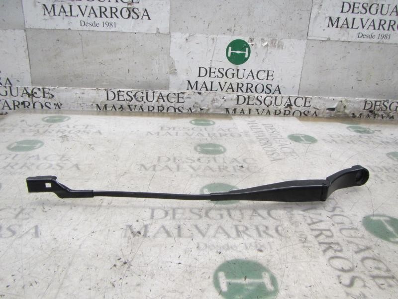 Recambio de brazo limpia delantero izquierdo para peugeot 308 sw 1.6 hdi referencia OEM IAM 1610670580  