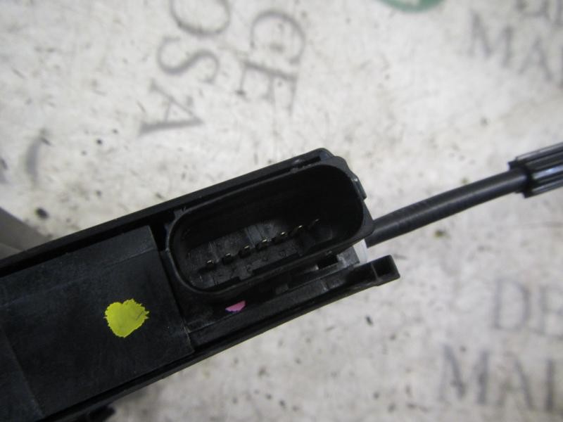 Recambio de cerradura puerta trasera derecha para peugeot 308 sw 1.6 hdi referencia OEM IAM 9810309880  