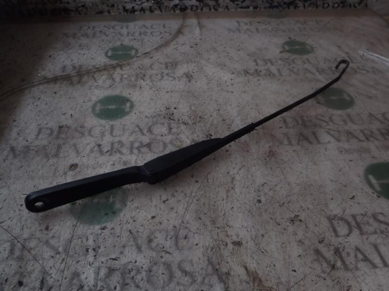 Recambio de brazo limpia delantero izquierdo para opel vivaro combi 2.9t largo referencia OEM IAM   