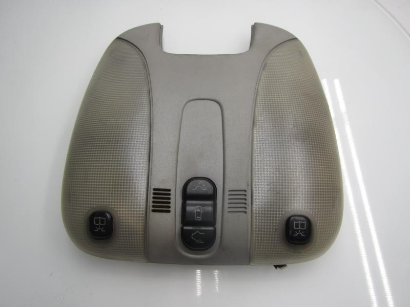 Recambio de piloto interior para mercedes-benz clase s (w220) berlina 500 (220.075) referencia OEM IAM A22082001017D43  