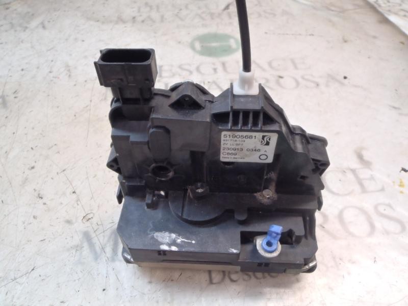 Recambio de cerradura puerta delantera derecha para fiat punto (199) 1.2 cat referencia OEM IAM 52065095  