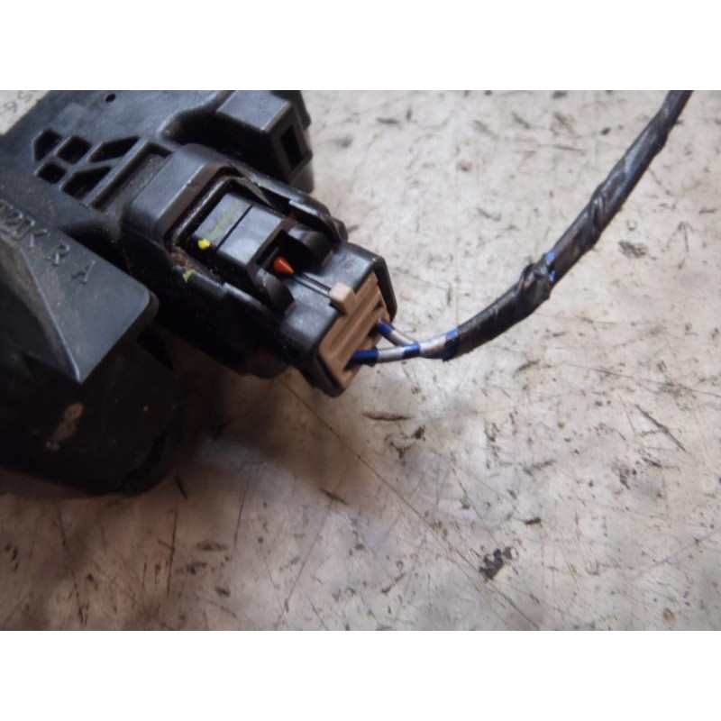 Recambio de cerradura puerta delantera derecha para mitsubishi l 200 (ka0/kb0) cabina doble invite 4x4 referencia OEM IAM   