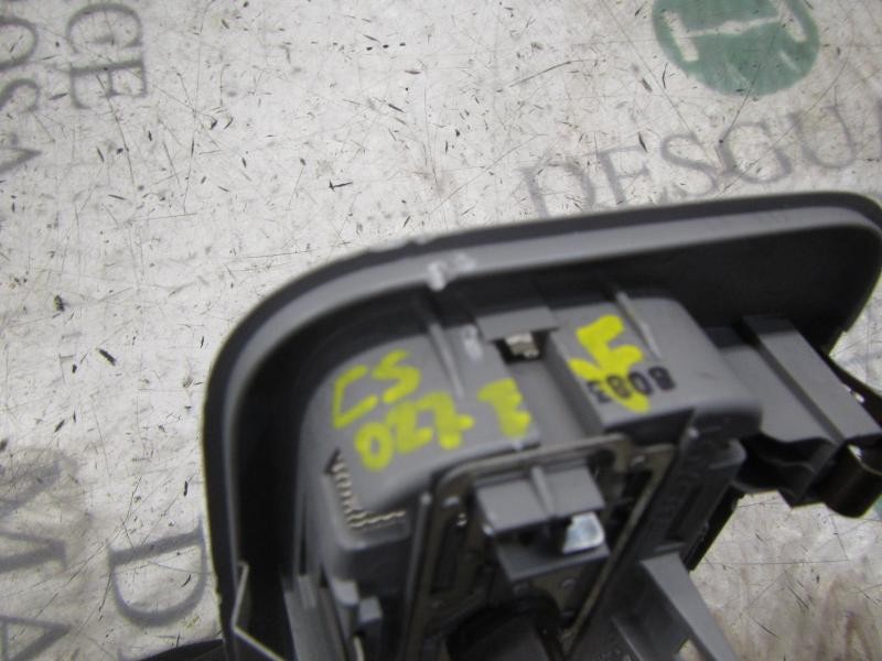 Recambio de piloto interior para toyota yaris (ksp9/scp9/nlp9) sol referencia OEM IAM 812600D030B0  