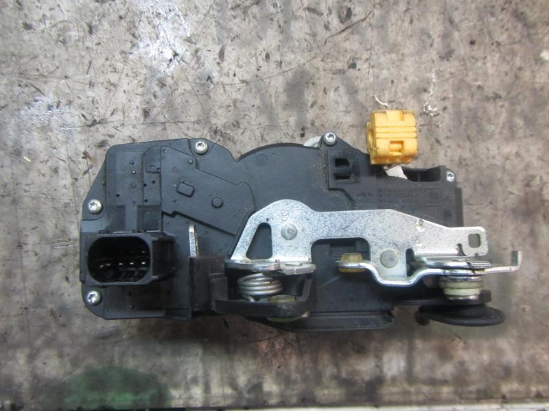 Recambio de cerradura puerta trasera izquierda para cadillac srx v6 elegance referencia OEM IAM 25843159  