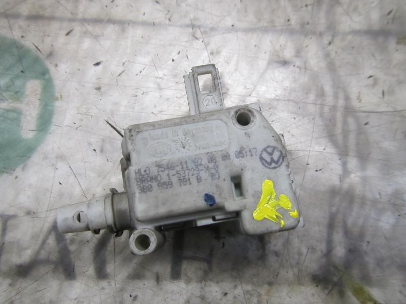 Recambio de motor c/c tapon combustible para skoda octavia berlina (1u2) 1.9 tdi glx referencia OEM IAM   