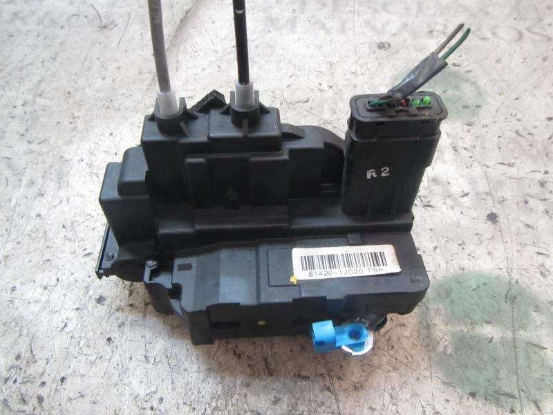 Recambio de cerradura puerta trasera derecha para hyundai i20 classic referencia OEM IAM 814201J020  