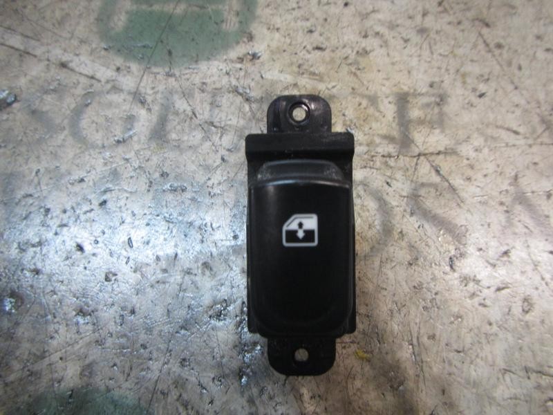 Recambio de mando elevalunas delantero derecho para hyundai i20 classic referencia OEM IAM 935801J000  