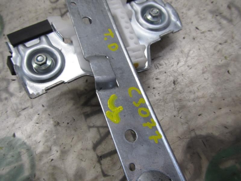 Recambio de elevalunas trasero derecho para ford fiesta (cb1) trend referencia OEM IAM 2041210  