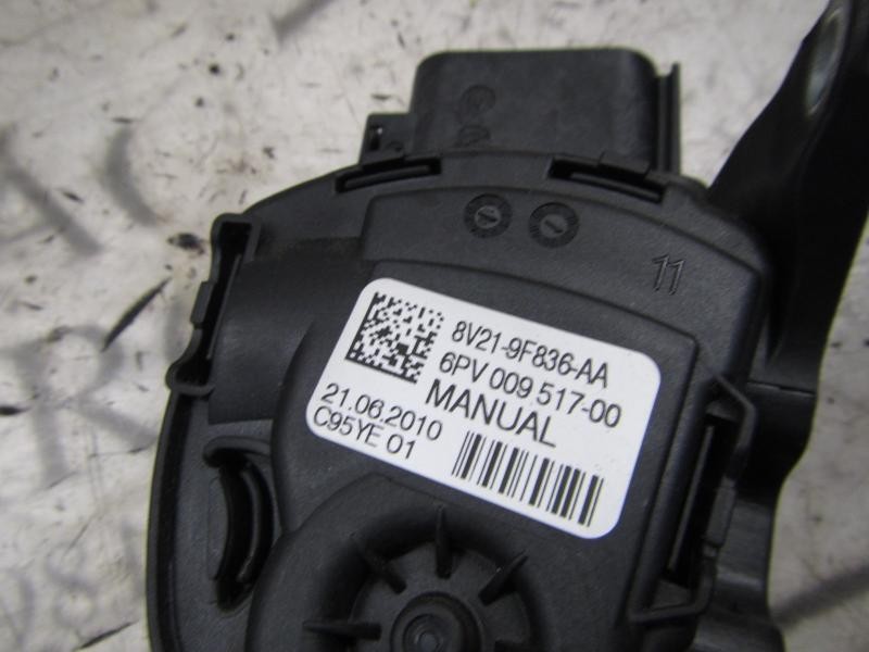 Recambio de potenciometro pedal para ford fiesta (cb1) trend referencia OEM IAM 2120072 8V219F836AA 