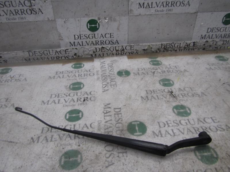 Recambio de brazo limpia delantero derecho para kia sorento 2.5 crdi ex referencia OEM IAM 983203E000  