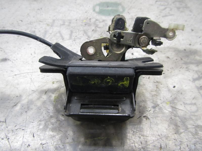 Recambio de cerradura maletero / porton para kia sorento 2.5 crdi ex referencia OEM IAM 812303E000  