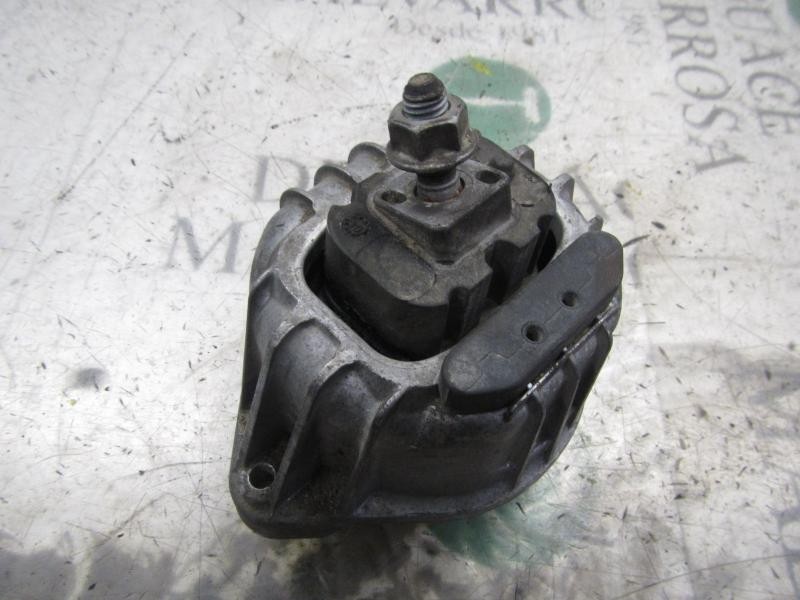 Recambio de soporte motor derecho para bmw serie 1 berlina (e81/e87) 118d referencia OEM IAM 22116768800  