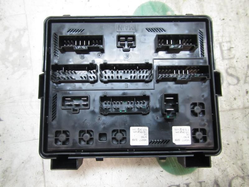 Recambio de caja reles / fusibles para ssangyong rodius rodius aj/ad2l/ata21 referencia OEM IAM 8235021050 1404170268 1404170268