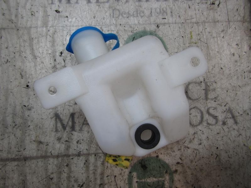 Recambio de deposito limpia para ssangyong rodius rodius aj/ad2l/ata21 referencia OEM IAM 7854021002  