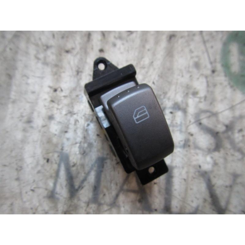 Recambio de mando elevalunas trasero derecho para ssangyong rodius rodius aj/ad2l/ata21 referencia OEM IAM 8584021510HEK  