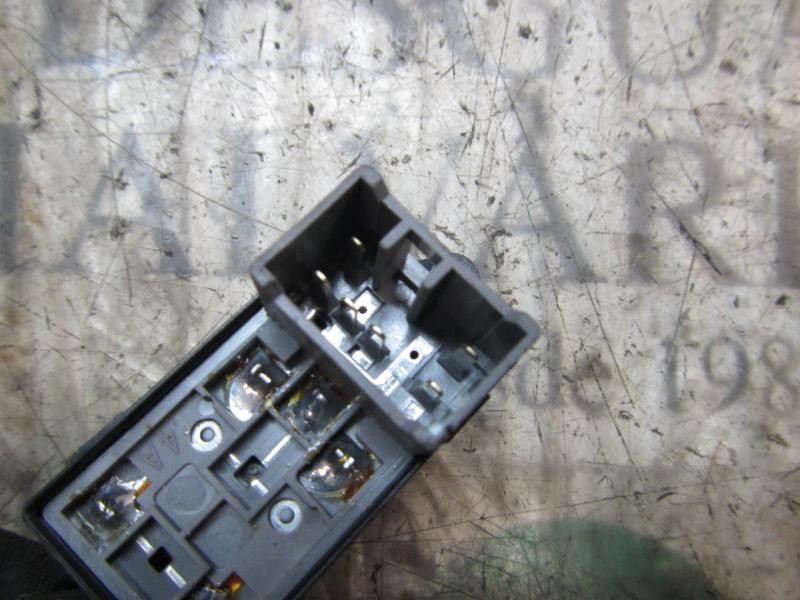 Recambio de mando elevalunas trasero derecho para ssangyong rodius rodius aj/ad2l/ata21 referencia OEM IAM 8584021510HEK  