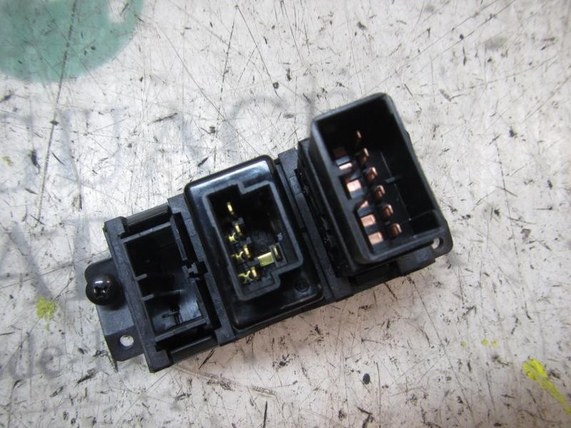 Recambio de modulo electronico para ssangyong rodius rodius aj/ad2l/ata21 referencia OEM IAM 8136021010  