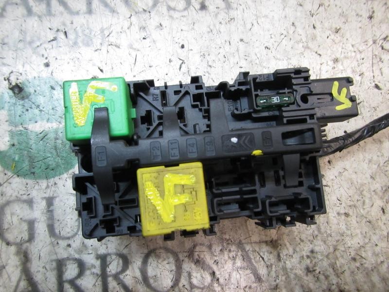 Recambio de caja reles / fusibles para peugeot 208 1.2 12v vti referencia OEM IAM  9666232680 
