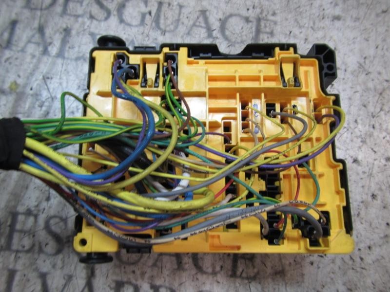 Recambio de caja reles / fusibles para peugeot 208 1.2 12v vti referencia OEM IAM  4525852 4525852