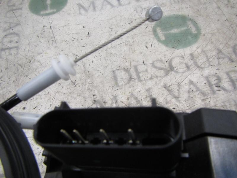 Recambio de cerradura puerta delantera derecha para ford fiesta (ccn) trend referencia OEM IAM 2048282  