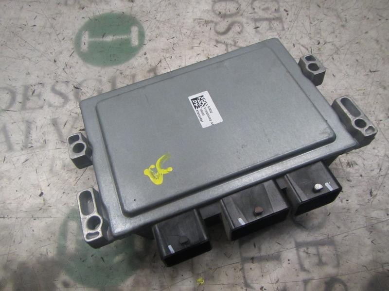 Recambio de centralita motor uce para renault clio iii emotion referencia OEM IAM   
