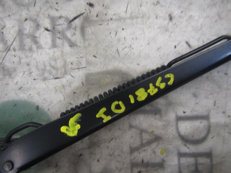 Recambio de brazo limpia delantero izquierdo para kia cee´d emotion referencia OEM IAM 983101H300  