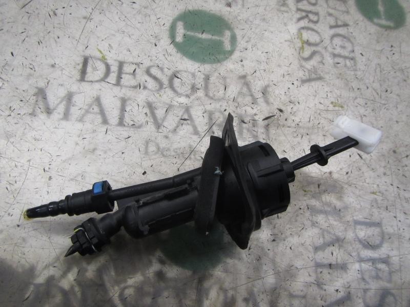 Recambio de bomba embrague para ford focus lim. (cb8) 1.6 tdci cat referencia OEM IAM 1863548  