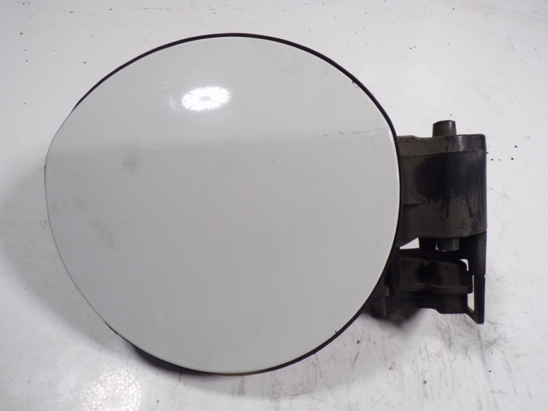 Recambio de tapa combustible para opel astra j sports tourer 1.7 16v cdti referencia OEM IAM 13322551  