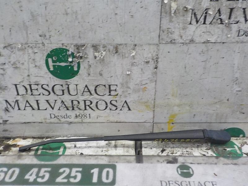 Recambio de brazo limpia delantero derecho para dacia sandero 1.6 cat referencia OEM IAM 288868767R  