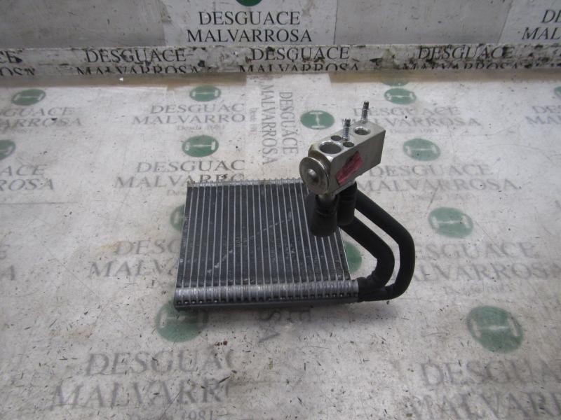 Recambio de evaporador aire acondicionado para ford fiesta (cb1) trend referencia OEM IAM 1666190  