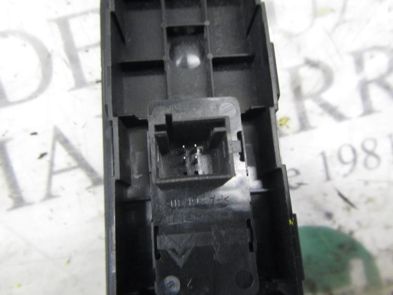 Recambio de mando elevalunas delantero derecho para peugeot 308 sw sport referencia OEM IAM   