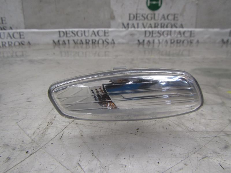 Recambio de piloto lateral derecho para peugeot 308 sw sport referencia OEM IAM   