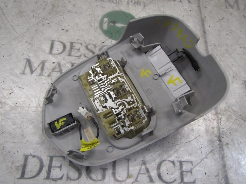 Recambio de piloto interior para peugeot 308 sw sport referencia OEM IAM   