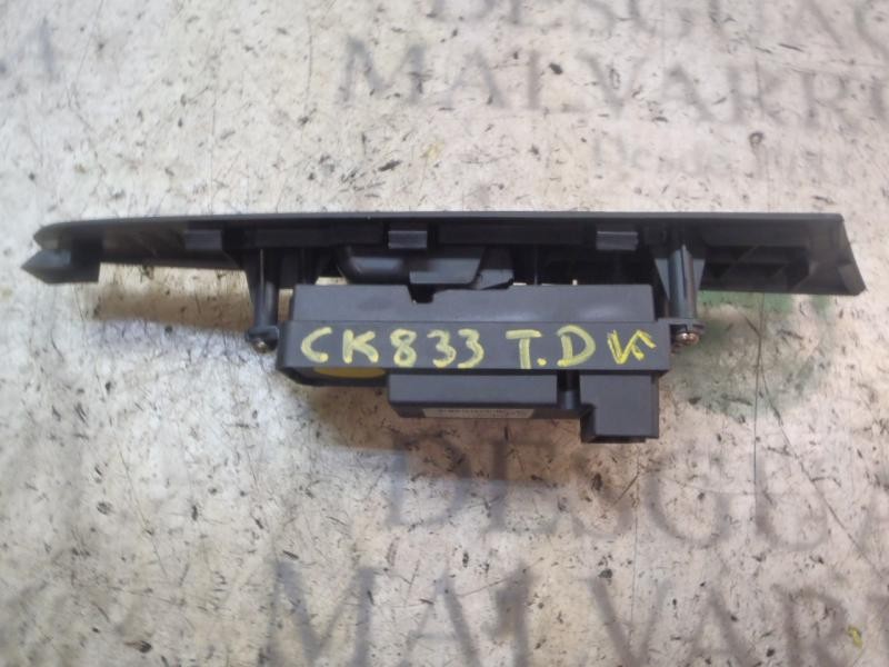 Recambio de mando elevalunas trasero derecho para mazda 3 berlina (bk) 1.6 crdt active referencia OEM IAM   