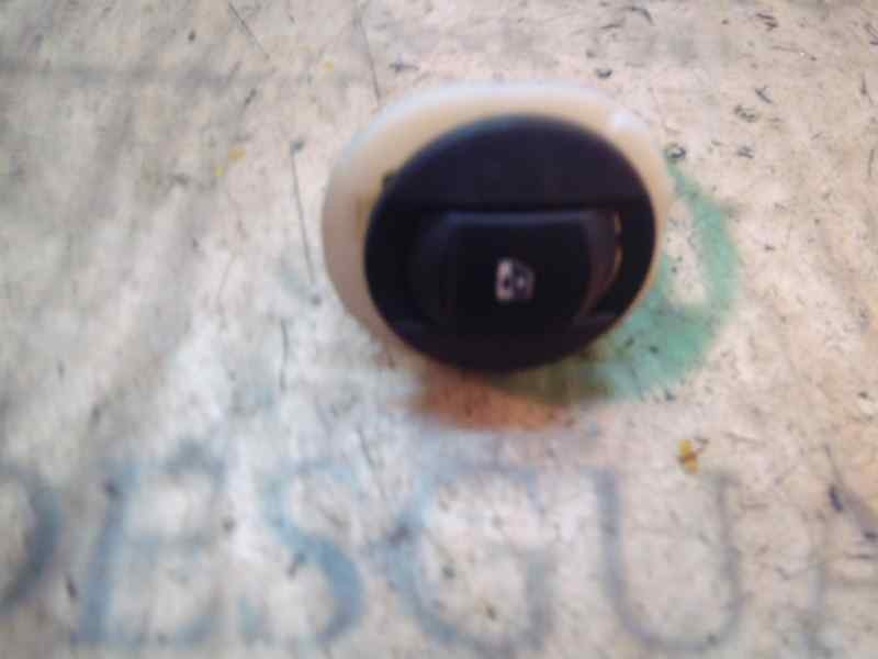 Recambio de mando elevalunas delantero derecho para renault clio iii exception 2 referencia OEM IAM 8200108266  