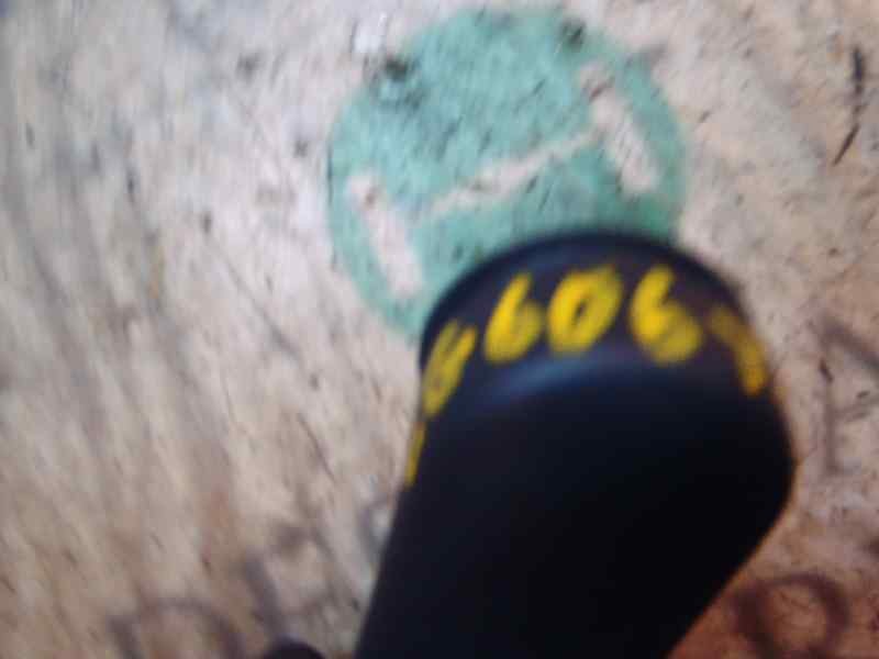 Recambio de maneta elevalunas trasera izquierda para renault clio iii exception 2 referencia OEM IAM 8200030794  