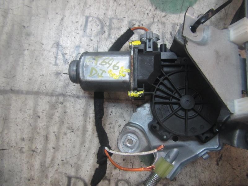 Recambio de elevalunas delantero izquierdo para renault twingo 1.2 16v referencia OEM IAM 8200384743  