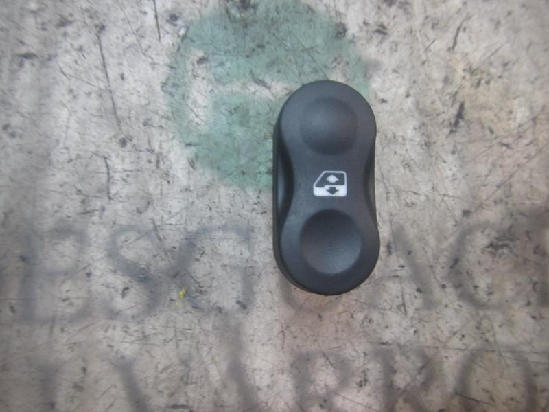 Recambio de mando elevalunas delantero izquierdo para dacia sandero 1.2 16v cat referencia OEM IAM 8200602227  