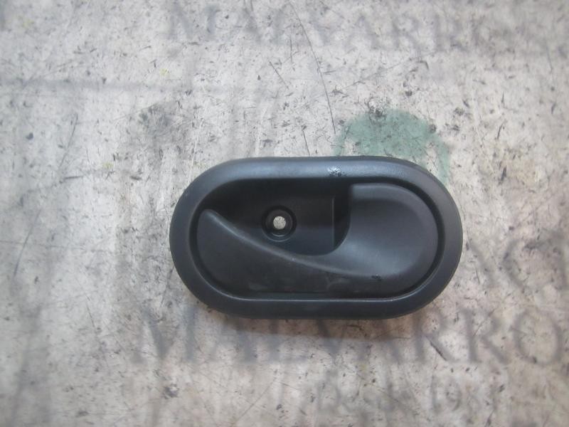 Recambio de maneta interior delantera derecha para dacia sandero 1.2 16v cat referencia OEM IAM 8200733847  