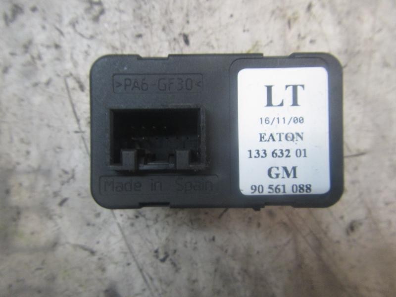 Recambio de mando elevalunas delantero izquierdo para opel zafira a elegance referencia OEM IAM   