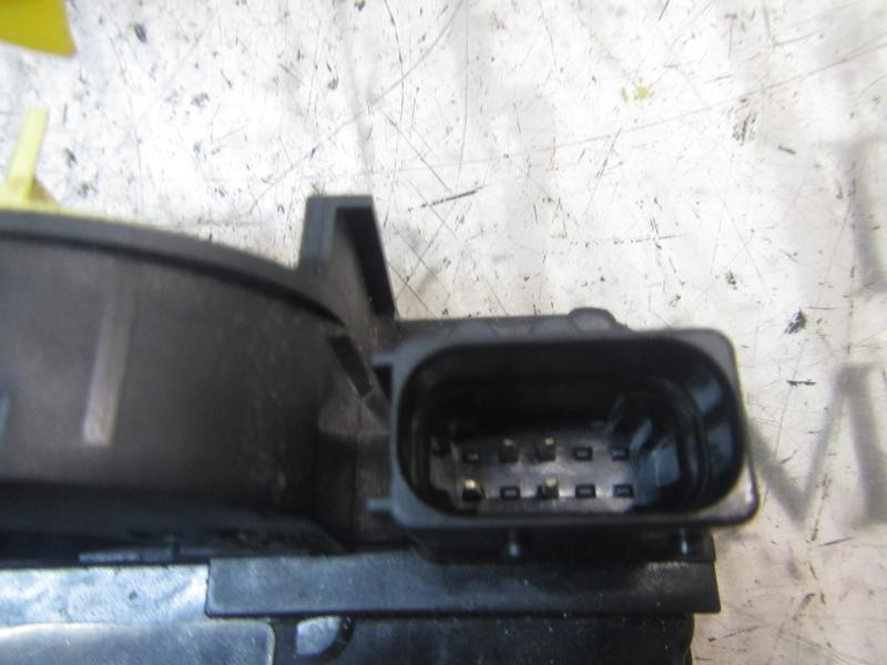 Recambio de cerradura puerta trasera izquierda para chevrolet cruze hatchback 1.6 cat referencia OEM IAM 13579557 13578244 