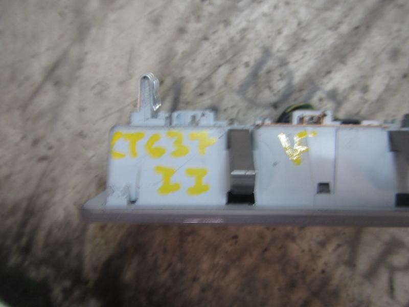 Recambio de piloto interior para chevrolet cruze hatchback 1.6 cat referencia OEM IAM 95027402  